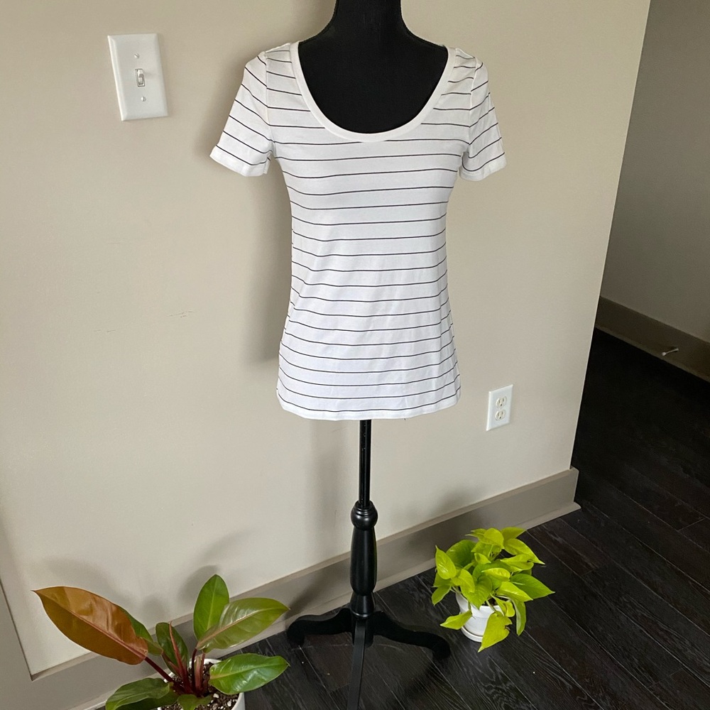 Old Navy basic tee Small